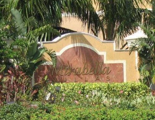 709 Villa Cir, Boynton Beach FL  33435-8914 exterior