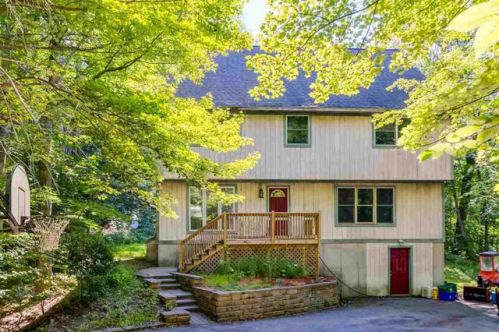 4 Lincoln Dr, Raymond, NH 03077-2423