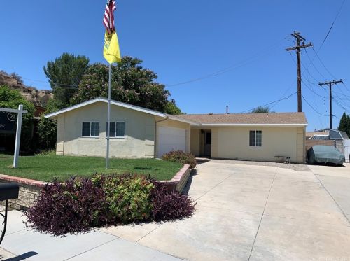 26611 Gavilan Dr, Santa Clarita, CA 91350-2333