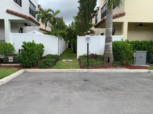 20932 1st St, Hollywood FL 33029-2171 exterior