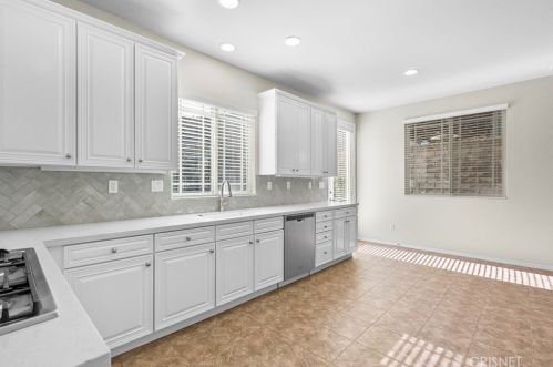 20054 Christopher Ln, Santa Clarita CA  91350-3685 exterior