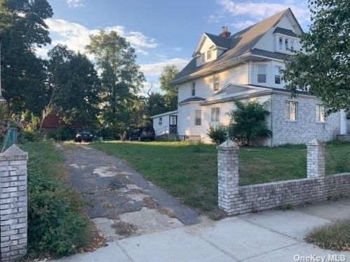 137-26 224th St, Jamaica, NY 11413-1477