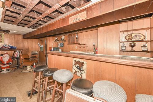 7122 Glenloch St, Philadelphia PA 19135-1215 exterior