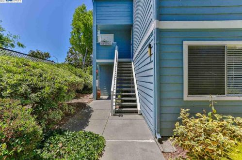 1574 Four Oaks Cir, San Jose, CA 95131-2655