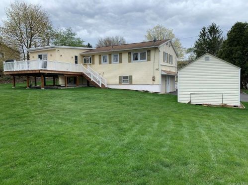 6 Scott Dr, Middletown NY  10941-1112 exterior