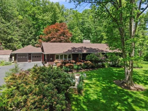 38 Kitchawan Rd, Scotts Corners, NY 10576-1314