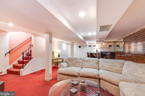 2030 Capitol St, Washington DC 20002-1102 exterior