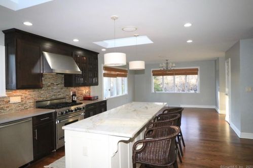 950 Rock Rimmon Rd, Stamford CT  06903-1220 exterior