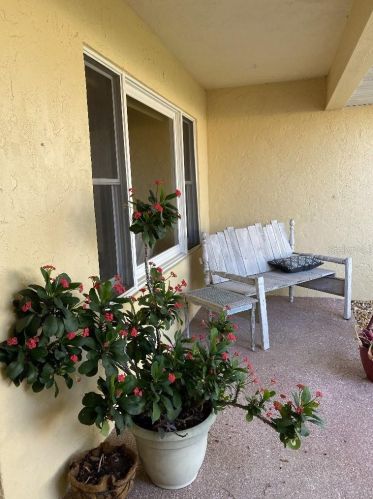 1069 Eisenhower Dr, Nokomis, FL 34275-4427