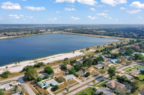 955 Schumann Dr, Sebastian FL  32958-5331 exterior