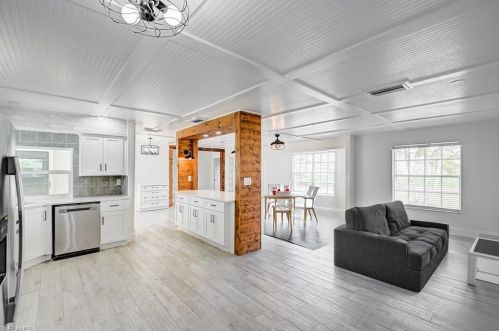 208 43 Ter, Cape Coral FL  33904-8425 exterior