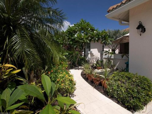 12643 Hunters Ridge Dr, Bonita Springs, FL 34135-3402