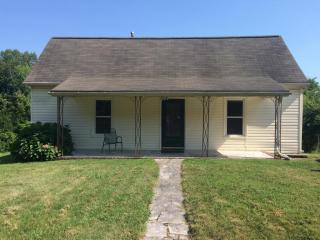 326 Hiawassee Ave, Knoxville, TN 37917-4949