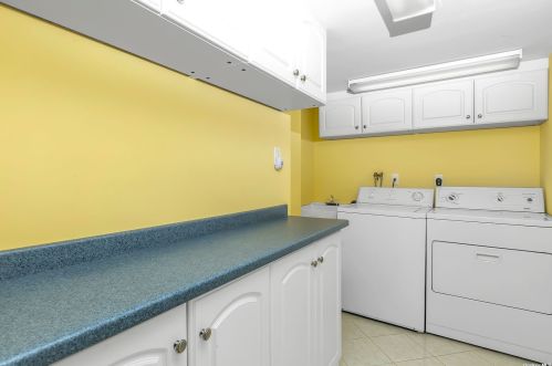 56 Haverford Rd, Hicksville NY  11801-3431 exterior