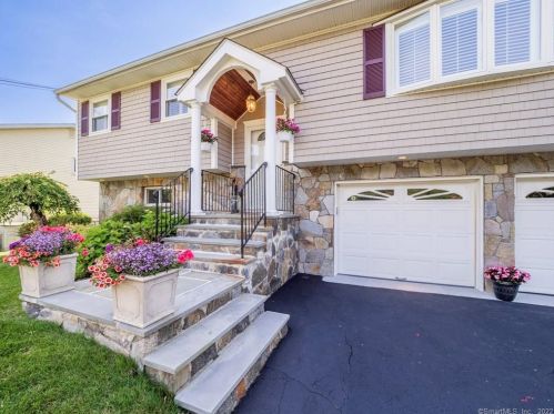 50 Amherst Pl, Stamford, CT 06902-8329