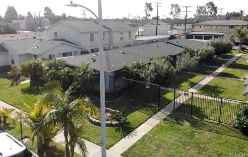 7852 Ronald Dr, Huntington Beach, CA 92647-7526