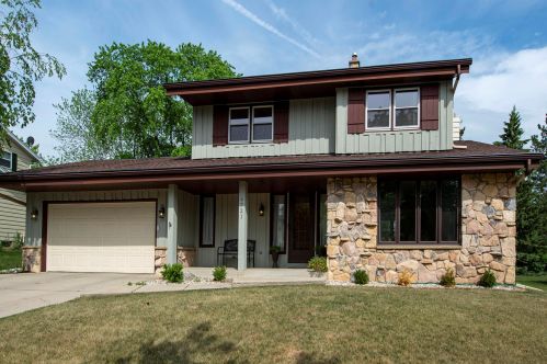 6721 Hill Park Ct, Greendale, WI 53129-2717
