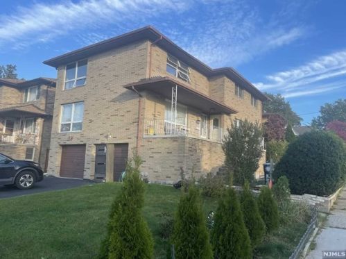75 Edsall Blvd, Palisades Park NJ  07650-1355 exterior