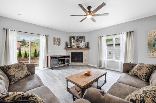 1328 Daisy Dr, West Bend, WI 53090-2706