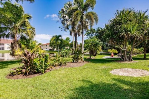 143 Plantation Cir, Naples FL  34104-6443 exterior