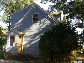 176 Clinton Ave, North Lindenhurst, NY 11757-4132