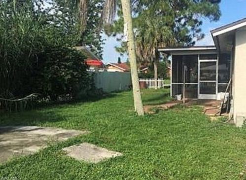 4286 Golden Gate Pkwy, Naples, FL 34116-7057