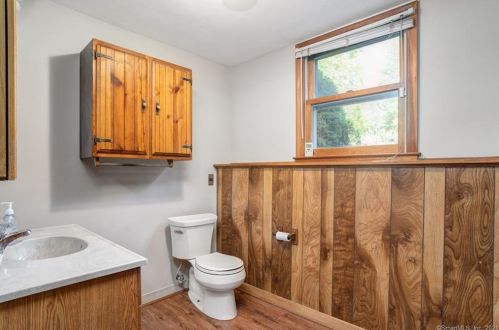 27 Welch Rd, North Haven CT  06473-2844 exterior