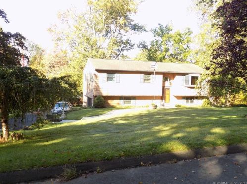11 Arden Ave, Danbury, CT 06812-4401