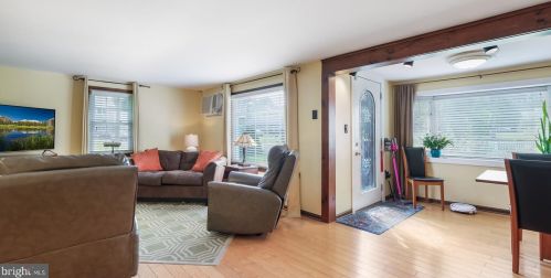 504 Hill Ave, Langhorne PA  19047-3949 exterior