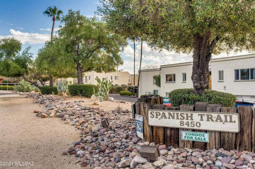 8450 Old Spanish Trl, Tucson AZ 85710-4302 exterior