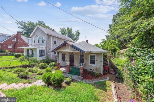 4229 Eads St, Washington, DC 20019-3440