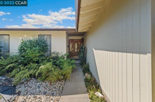 975 Kilkenny Way, Pinole CA  94564-2717 exterior
