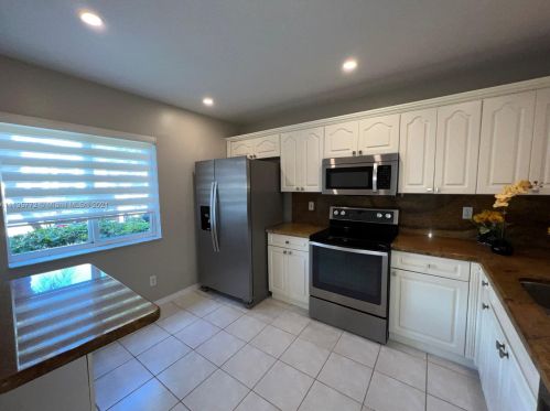 817 208th Dr, Hollywood FL  33029-2150 exterior