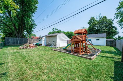 430 Madison Dr, West Jefferson OH  43162-1304 exterior