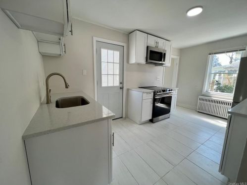 58 Main Ave, Wheatley Heights NY  11798-1324 exterior