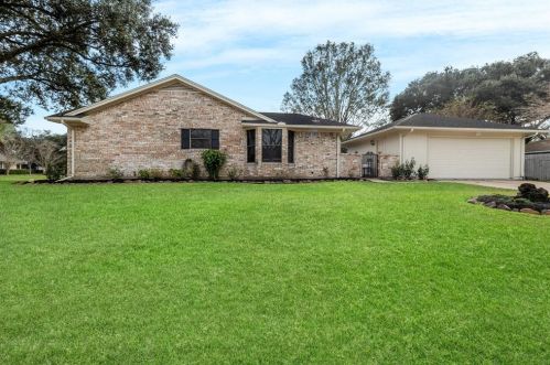2914 Trinity Dr, Pearland, TX 77584-1200