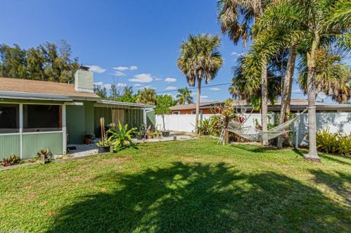 3471 Papaya St, Saint James City FL  33956-2573 exterior