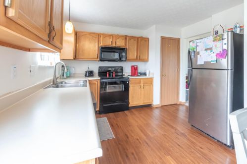 1074 Keny Blvd, London OH  43140-8417 exterior