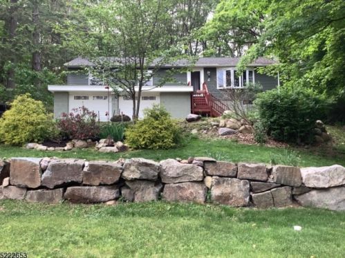 76 Schofield Rd, West Milford Lakes, NJ 07480-4562