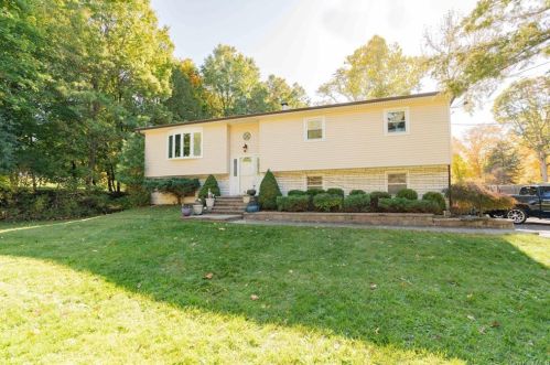 31 Claudia Ln, Poughkeepsie, NY 12603-5605