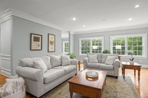 882 Silvermine Rd, New Canaan CT  06840-4332 exterior
