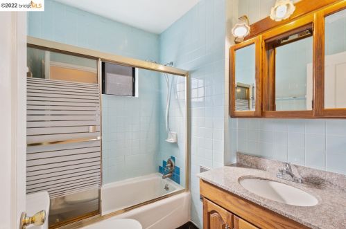 2368 Bartlett St, Oakland CA 94601-3213 exterior