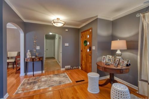 12 Thomas Jefferson Pl, Middletown, NY 10940-4511
