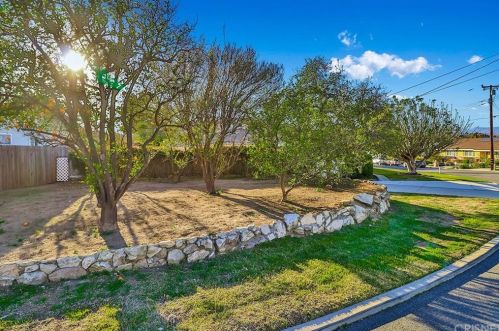 1229 Carmel Dr, Simi Valley CA 93065-4118 exterior