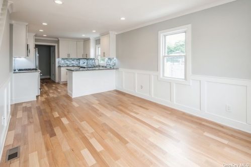 232 44 St, North Lindenhurst NY 11757-2307 exterior