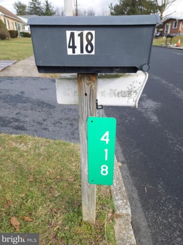 418 Duke St, Hummelstown, PA 17036-9208