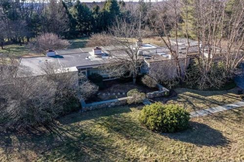 73 Apple Tree Ln, New Canaan, CT 06840-2603