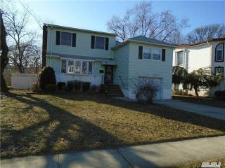 35 Margaret Dr, Roosevelt, NY 11575-1534