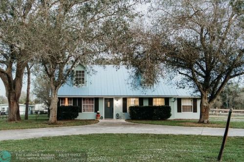 430 Emerald Ave, Fort Pierce FL  34945-2123 exterior