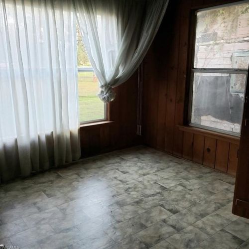 256 Avenue J, Moore Haven, FL